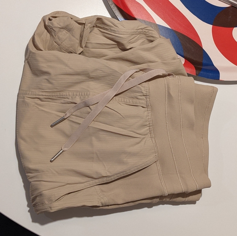 Size 6 Lululemon Studio Pant - never worn